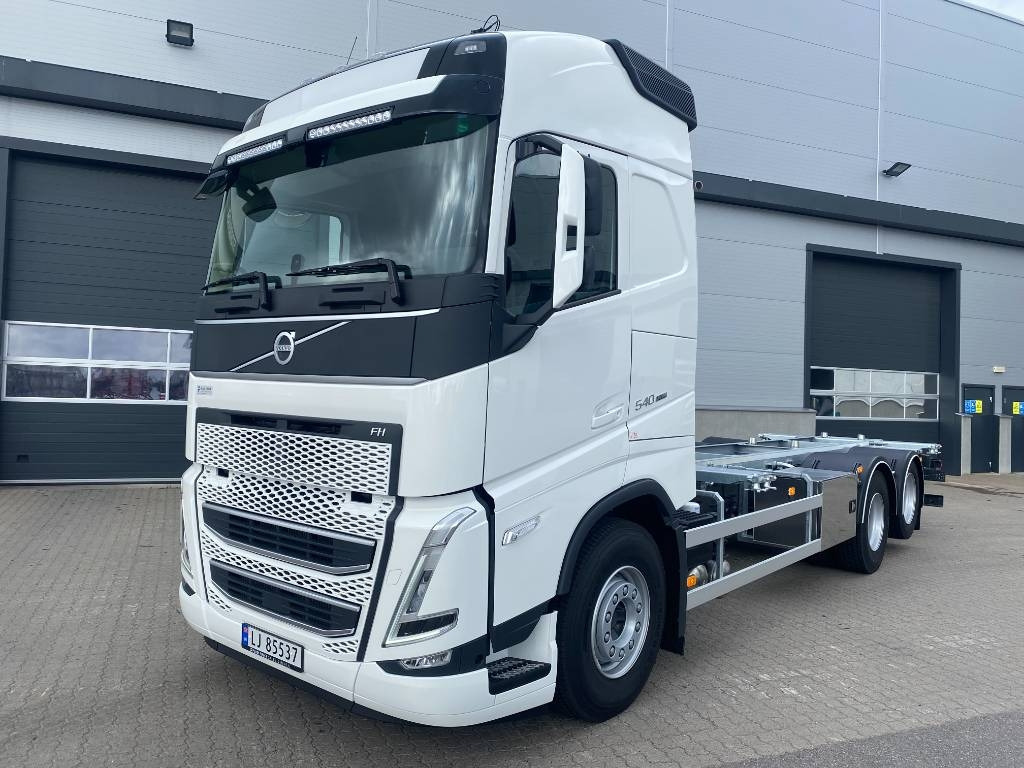 Volvo FH 540 - Camião transportador de contêineres/ Caixa móvel: foto 1 Volvo FH 540 - Camião transportador de contêineres/ Caixa móvel: foto 1