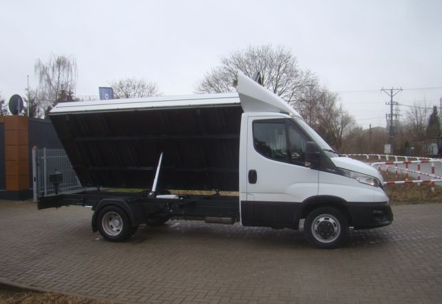 Iveco DAILY 35 C 15 3.5T 4.60M 3.5T NA HAKU CLIMATRONIC - Carrinha basculante: foto 4 Iveco DAILY 35 C 15 3.5T 4.60M 3.5T NA HAKU CLIMATRONIC - Carrinha basculante: foto 4