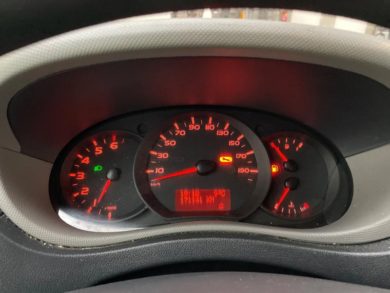 Renault Master T33 2.3 dCi L2H2 - Furgão compacto: foto 4 Renault Master T33 2.3 dCi L2H2 - Furgão compacto: foto 4