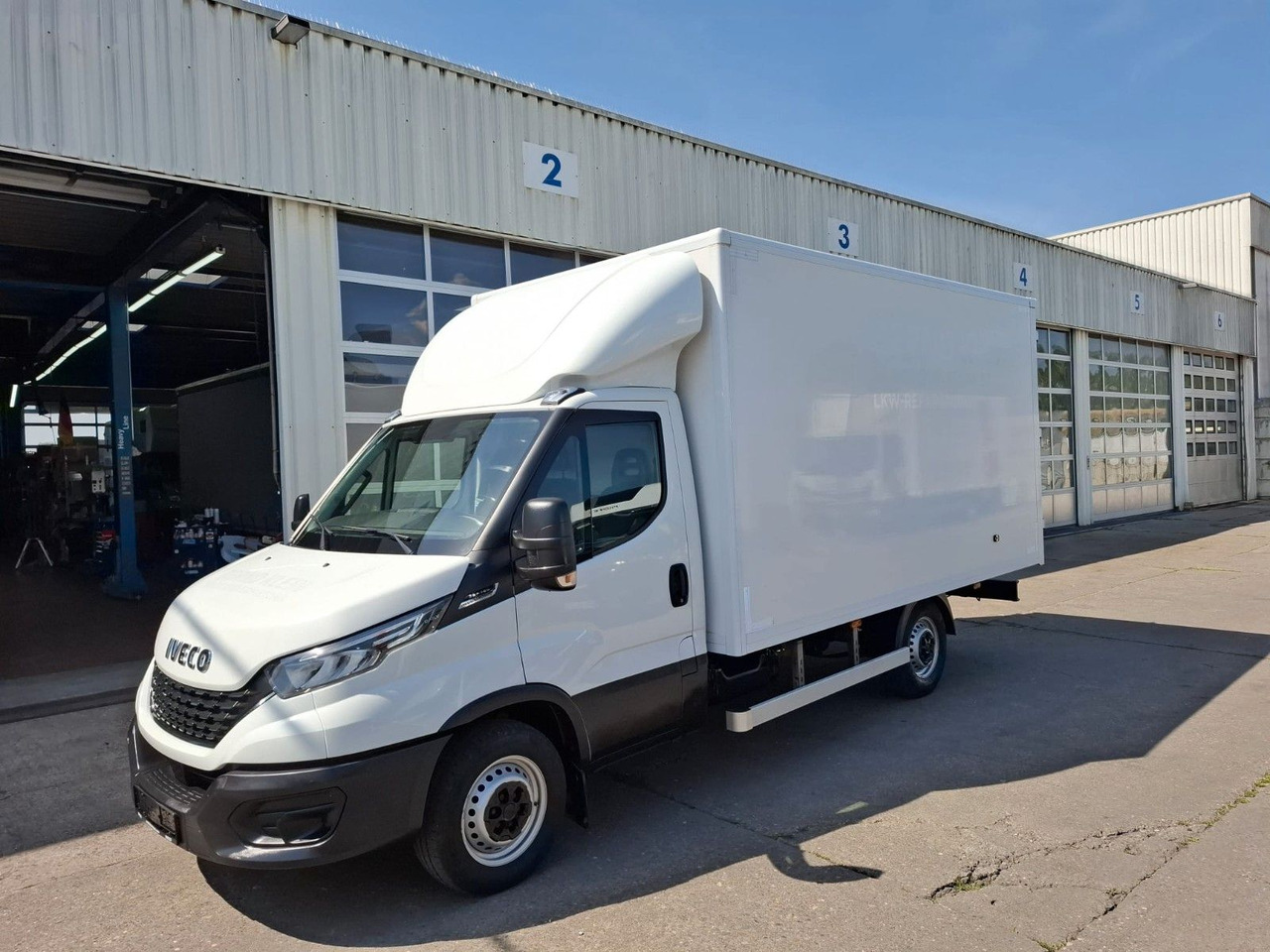 Iveco 35-160P/A8, Klima, HiMatic, LED, Luft, - Carrinha de contentor: foto 3 Iveco 35-160P/A8, Klima, HiMatic, LED, Luft, - Carrinha de contentor: foto 3
