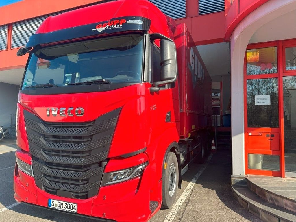 Iveco AS 260SY/FS CM - Camião transportador de contêineres/ Caixa móvel: foto 1 Iveco AS 260SY/FS CM - Camião transportador de contêineres/ Caixa móvel: foto 1