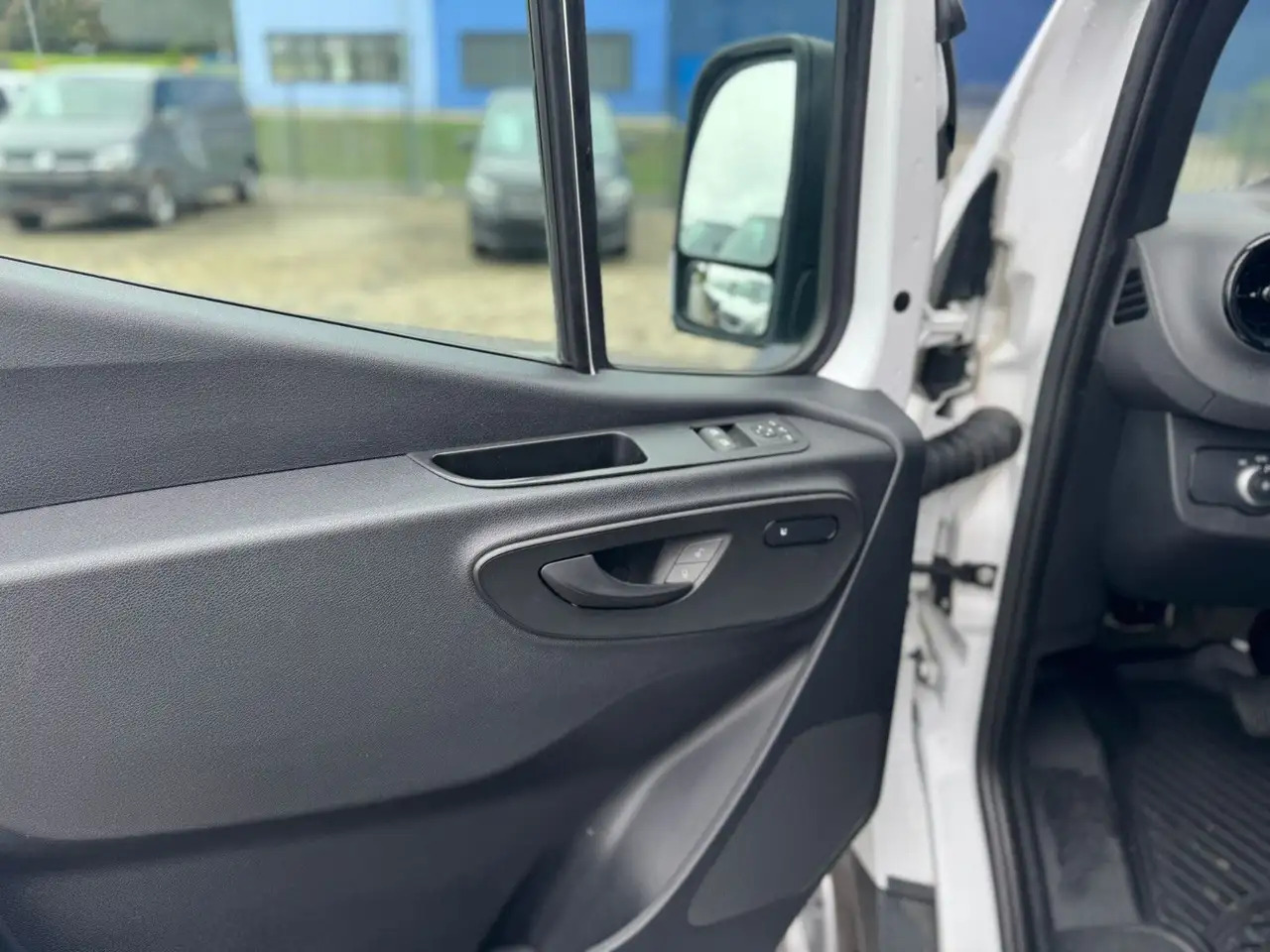 Mercedes-Benz Sprinter 317 CDI Lang Hoch Klima MBUX AHK 2,8t - Furgão: foto 5 Mercedes-Benz Sprinter 317 CDI Lang Hoch Klima MBUX AHK 2,8t - Furgão: foto 5