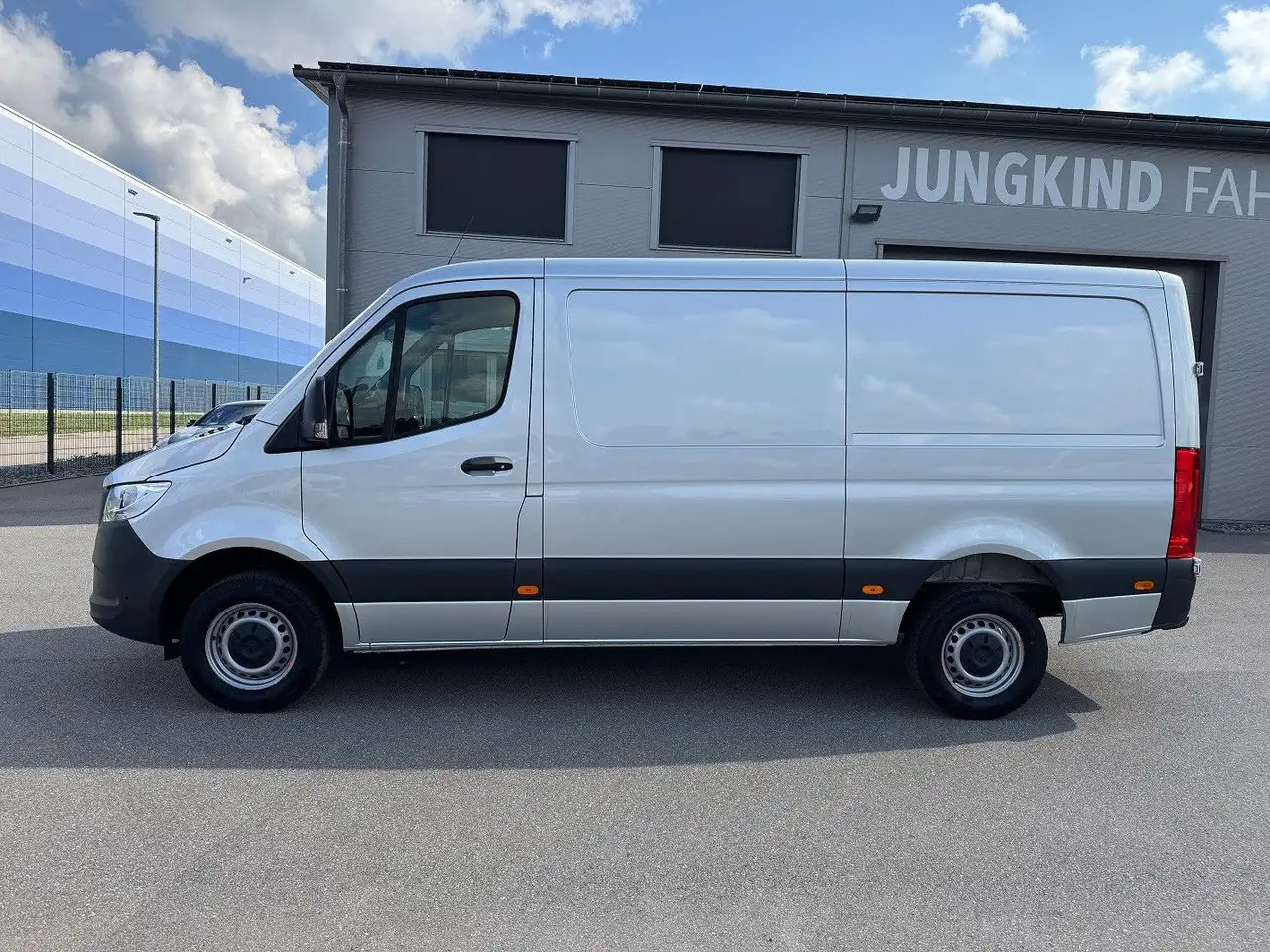 Mercedes-Benz Sprinter 317 CDI Lang Silber MBUX RWD Klima - Furgão: foto 3 Mercedes-Benz Sprinter 317 CDI Lang Silber MBUX RWD Klima - Furgão: foto 3