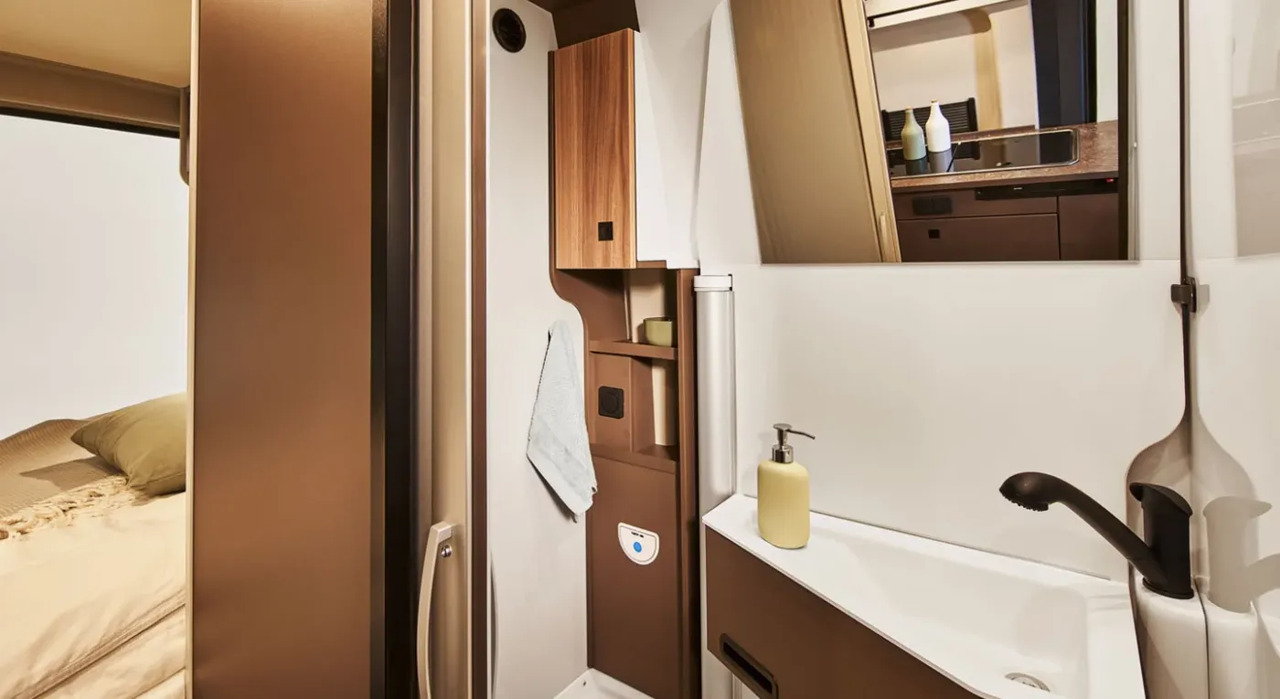 Bürstner B66 C 600 B 66 Voll ausgestattet - Campervan: foto 4 Bürstner B66 C 600 B 66 Voll ausgestattet - Campervan: foto 4