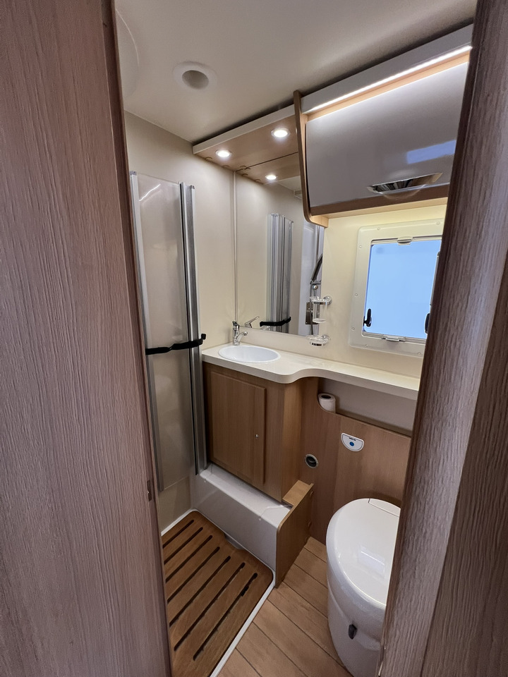 FORSTER T 699 EB Hubbett - Markise - Fahrradtr. - Autocaravana perfilada: foto 5 FORSTER T 699 EB Hubbett - Markise - Fahrradtr. - Autocaravana perfilada: foto 5