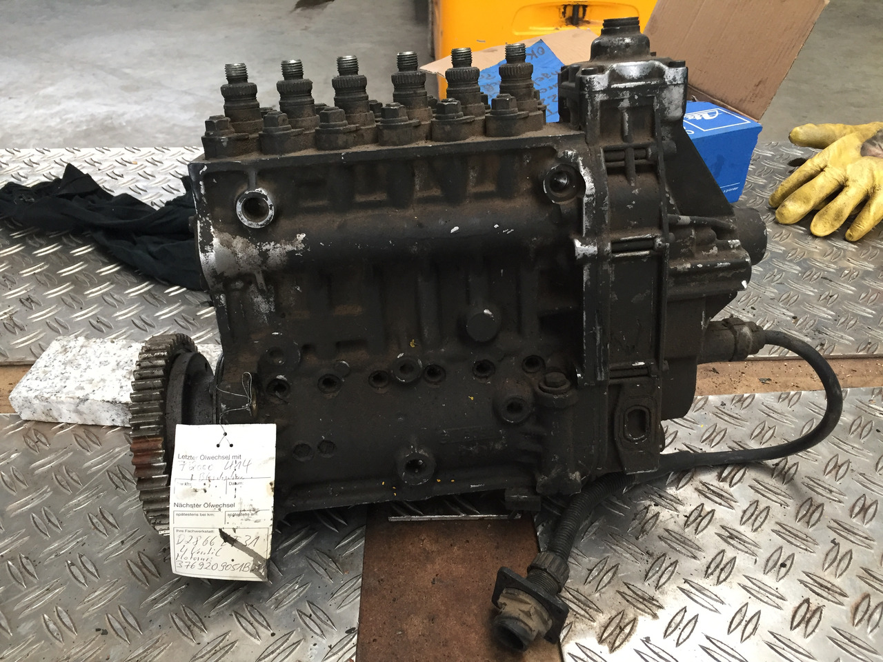 Gebrauchte Einspritzpumpe MAN TGA D 2866, LF31, 6 Zylinder - Bomba de combustivel para Camião: foto 1 Gebrauchte Einspritzpumpe MAN TGA D 2866, LF31, 6 Zylinder - Bomba de combustivel para Camião: foto 1