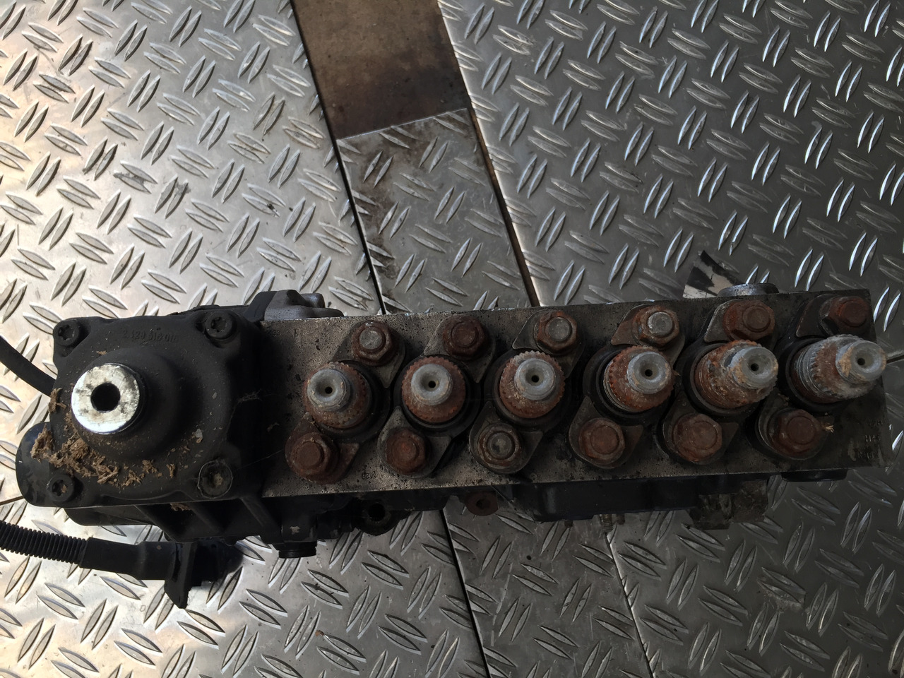 Bomba de combustivel para Camião Gebrauchte Elektr. Einspritzpumpe MAN 19.403, F2000, Artikel - Nr. : 51.11103 - 7591: foto 11