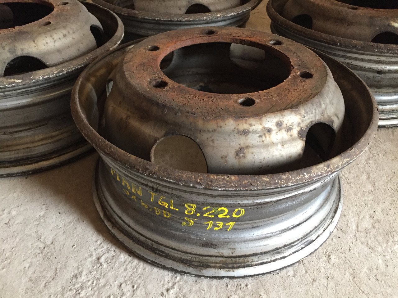 Gebrauchte Felgen 5 J x 6,00 für Reifengröße 215 x 75 x 17,5, Artikel - Nr. : 99.99999 - 9999 - Jante para Camião: foto 3 Gebrauchte Felgen 5 J x 6,00 für Reifengröße 215 x 75 x 17,5, Artikel - Nr. : 99.99999 - 9999 - Jante para Camião: foto 3