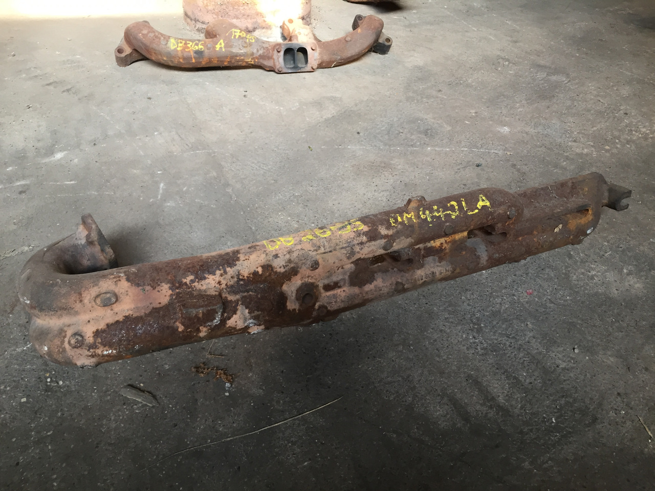 Gebrauchter MB 1735 Motortyp OM 442 LA Abgaskrümmer rechts, Artikel Nr. : A 999 999 99 99 - Colector de escape para Camião: foto 2 Gebrauchter MB 1735 Motortyp OM 442 LA Abgaskrümmer rechts, Artikel Nr. : A 999 999 99 99 - Colector de escape para Camião: foto 2