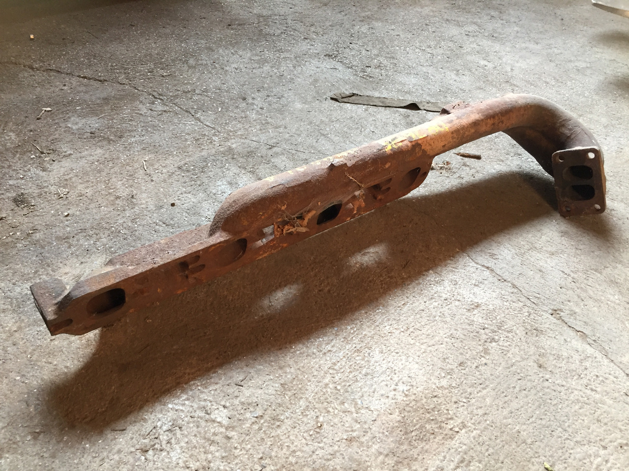 Gebrauchter MB 1735 Motortyp OM 442 LA Abgaskrümmer rechts, Artikel Nr. : A 999 999 99 99 - Colector de escape para Camião: foto 3 Gebrauchter MB 1735 Motortyp OM 442 LA Abgaskrümmer rechts, Artikel Nr. : A 999 999 99 99 - Colector de escape para Camião: foto 3