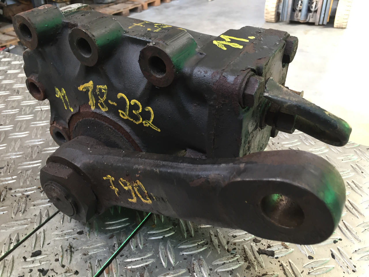 Gebrauchtes Lenkgetriebe MAN F 90, 18.232, Artikel - Nr.: 81.9999 - 9999 - Caixa de direção para Camião: foto 1 Gebrauchtes Lenkgetriebe MAN F 90, 18.232, Artikel - Nr.: 81.9999 - 9999 - Caixa de direção para Camião: foto 1