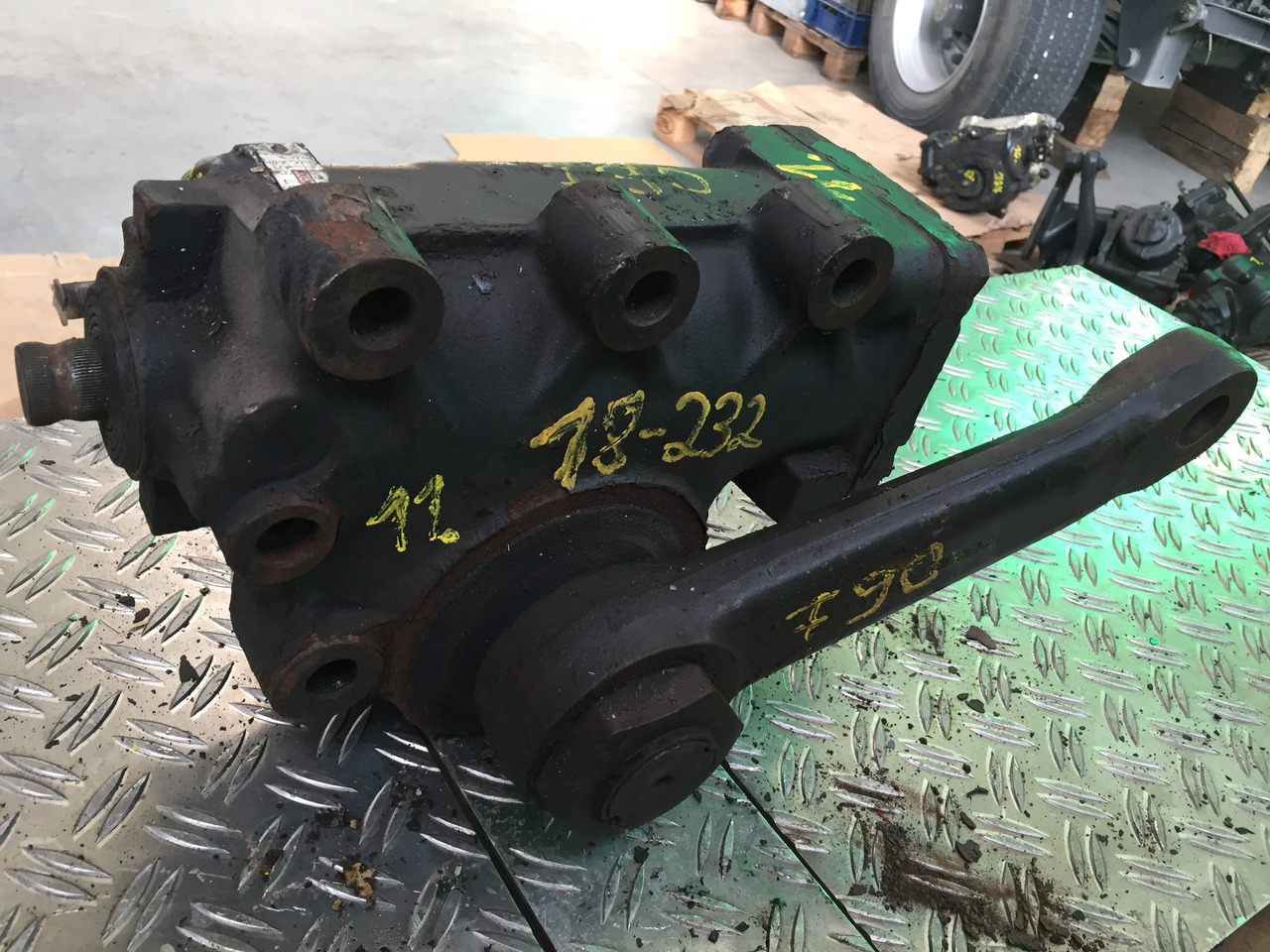 Gebrauchtes Lenkgetriebe MAN F 90, 18.232, Artikel - Nr.: 81.9999 - 9999 - Caixa de direção para Camião: foto 3 Gebrauchtes Lenkgetriebe MAN F 90, 18.232, Artikel - Nr.: 81.9999 - 9999 - Caixa de direção para Camião: foto 3