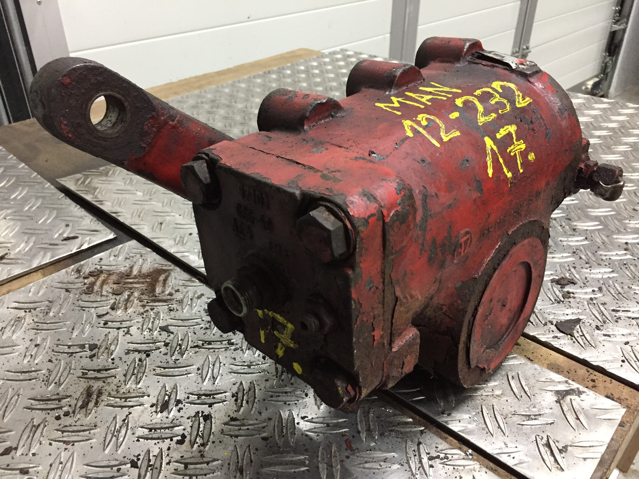 Gebrauchtes Lenkgetriebe MAN F90, 12.232, Artikel - Nr.: 81.9999 - 9999 - Caixa de direção para Camião: foto 2 Gebrauchtes Lenkgetriebe MAN F90, 12.232, Artikel - Nr.: 81.9999 - 9999 - Caixa de direção para Camião: foto 2