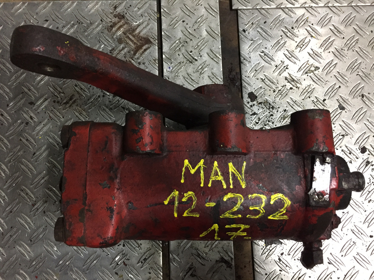 Gebrauchtes Lenkgetriebe MAN F90, 12.232, Artikel - Nr.: 81.9999 - 9999 - Caixa de direção para Camião: foto 5 Gebrauchtes Lenkgetriebe MAN F90, 12.232, Artikel - Nr.: 81.9999 - 9999 - Caixa de direção para Camião: foto 5