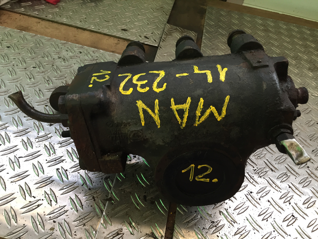 Gebrauchtes Lenkgetriebe MAN F90, 14.232, Artikel - Nr.: 81.9999 - 9999 - Caixa de direção para Camião: foto 3 Gebrauchtes Lenkgetriebe MAN F90, 14.232, Artikel - Nr.: 81.9999 - 9999 - Caixa de direção para Camião: foto 3