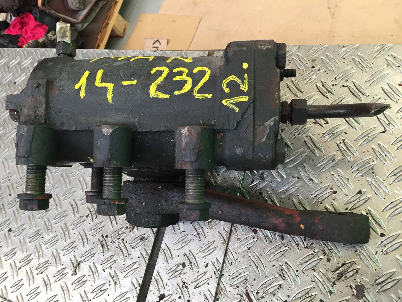 Gebrauchtes Lenkgetriebe MAN F90, 14.232, Artikel - Nr.: 81.9999 - 9999 - Caixa de direção para Camião: foto 1 Gebrauchtes Lenkgetriebe MAN F90, 14.232, Artikel - Nr.: 81.9999 - 9999 - Caixa de direção para Camião: foto 1