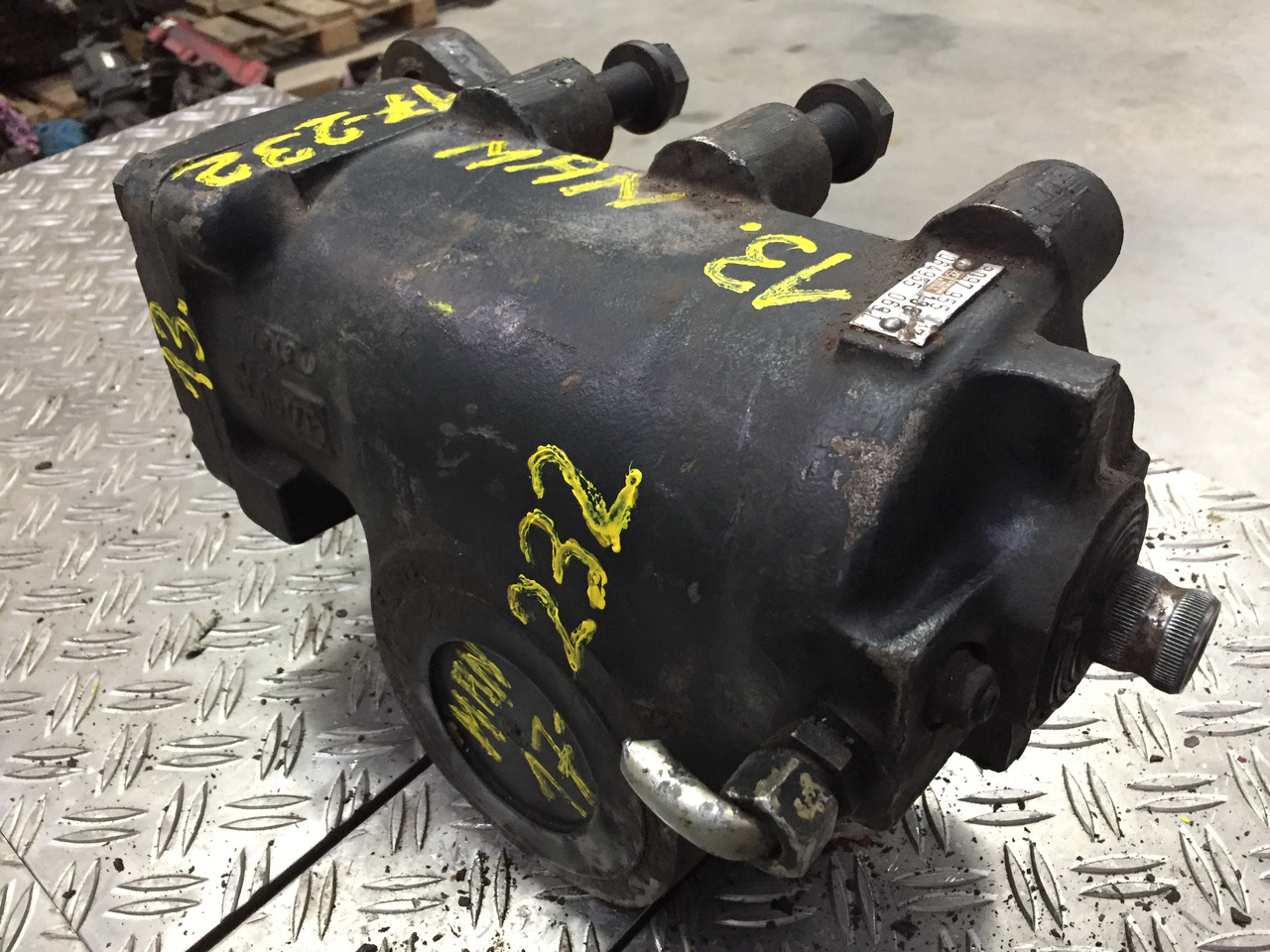 Gebrauchtes Lenkgetriebe MAN F90, 17.232, Artikel - Nr.: 81.9999 - 9999 - Caixa de direção para Camião: foto 3 Gebrauchtes Lenkgetriebe MAN F90, 17.232, Artikel - Nr.: 81.9999 - 9999 - Caixa de direção para Camião: foto 3