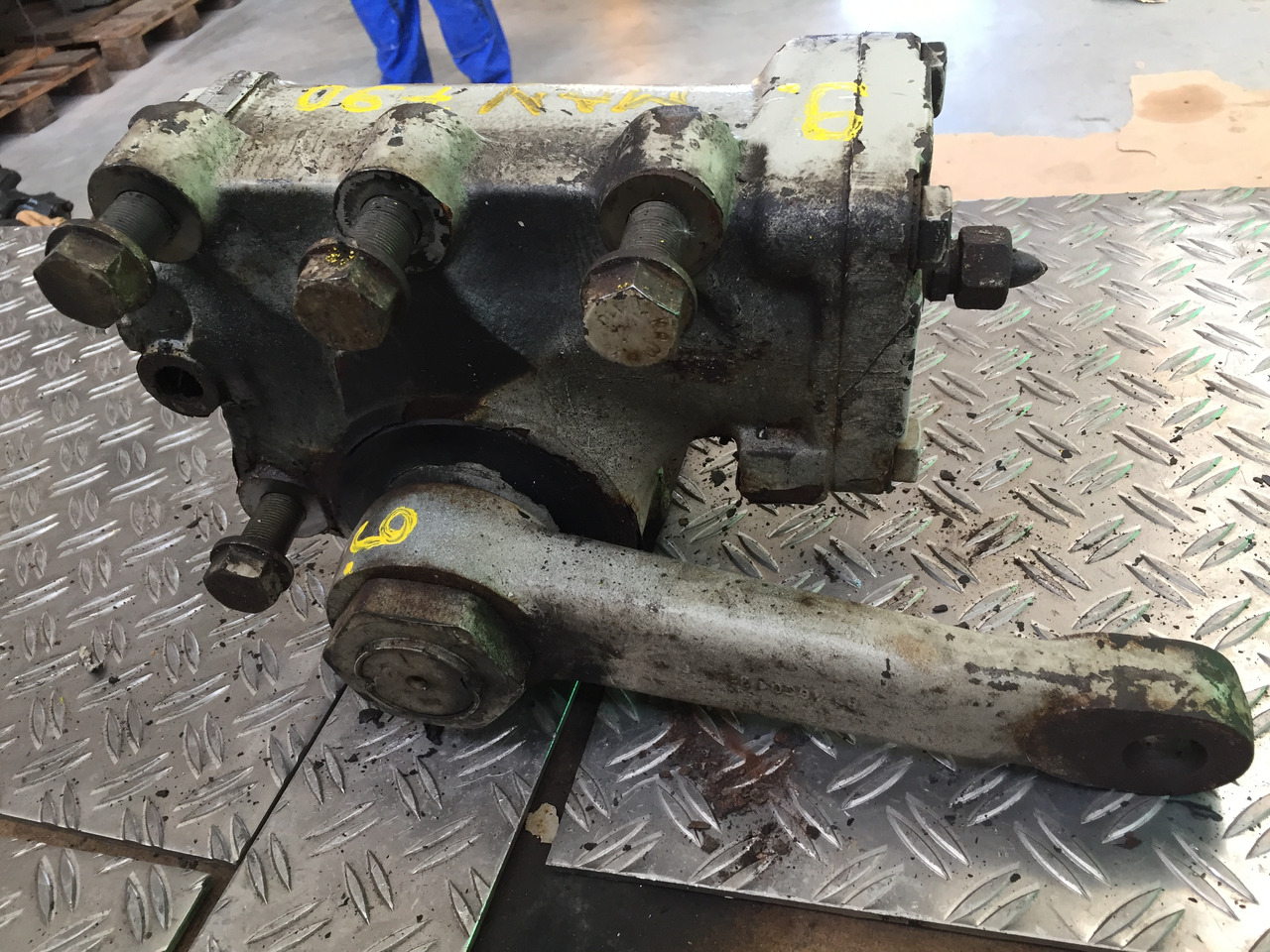 Gebrauchtes Lenkgetriebe MAN F90, 17.232, Artikel - Nr.: 81.9999 - 9999 - Caixa de direção para Camião: foto 1 Gebrauchtes Lenkgetriebe MAN F90, 17.232, Artikel - Nr.: 81.9999 - 9999 - Caixa de direção para Camião: foto 1