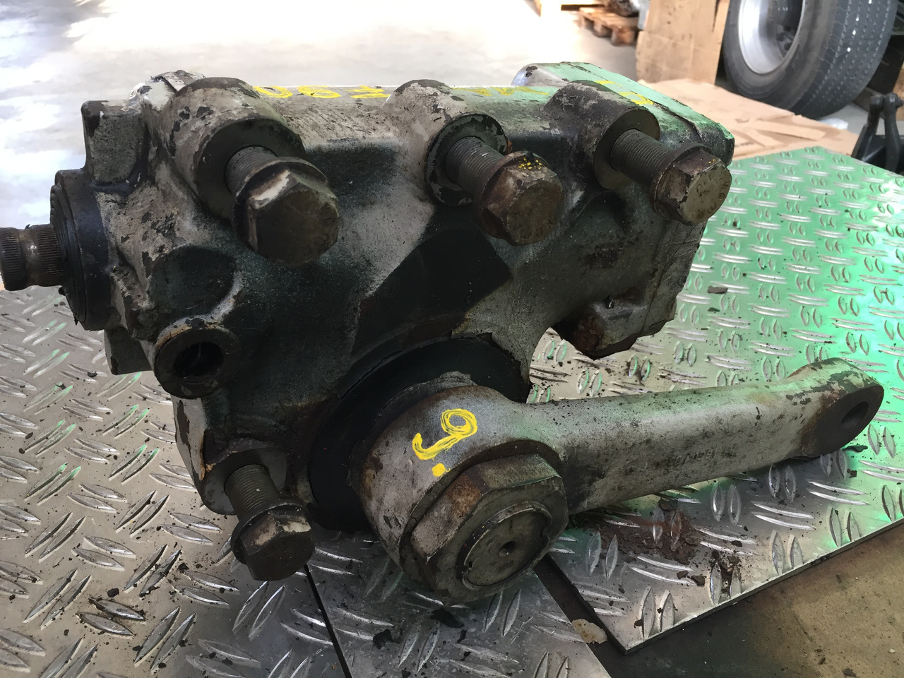 Gebrauchtes Lenkgetriebe MAN F90, 17.232, Artikel - Nr.: 81.9999 - 9999 - Caixa de direção para Camião: foto 4 Gebrauchtes Lenkgetriebe MAN F90, 17.232, Artikel - Nr.: 81.9999 - 9999 - Caixa de direção para Camião: foto 4