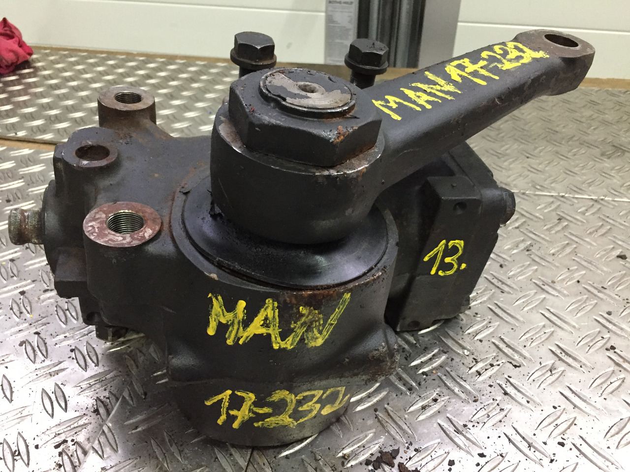 Gebrauchtes Lenkgetriebe MAN F90, 17.232, Artikel - Nr.: 81.9999 - 9999 - Caixa de direção para Camião: foto 1 Gebrauchtes Lenkgetriebe MAN F90, 17.232, Artikel - Nr.: 81.9999 - 9999 - Caixa de direção para Camião: foto 1