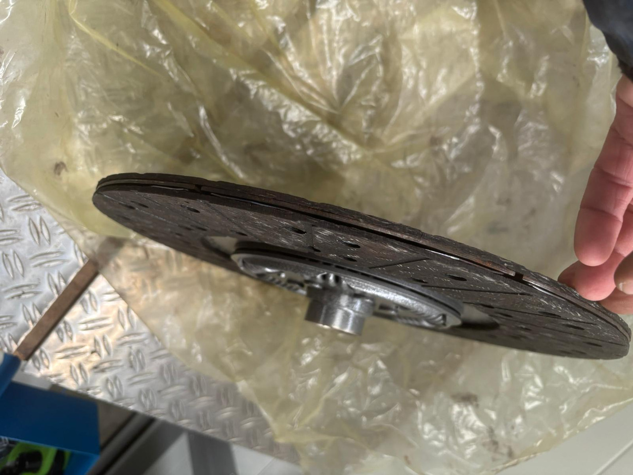 Neuwertige Sachs Kupplungsscheibe, Mitnehmerscheibe, Artikel - Nr. : 184900409 - Disco de embreagem para Camião: foto 4 Neuwertige Sachs Kupplungsscheibe, Mitnehmerscheibe, Artikel - Nr. : 184900409 - Disco de embreagem para Camião: foto 4