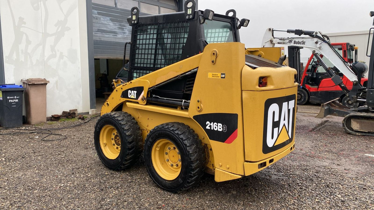 CAT 216, freza, mogučnost najma - Pá carregadora: foto 2 CAT 216, freza, mogučnost najma - Pá carregadora: foto 2