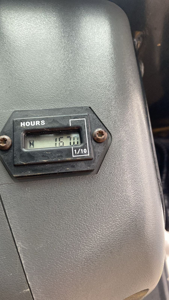 CAT 216, freza, mogučnost najma - Pá carregadora: foto 4 CAT 216, freza, mogučnost najma - Pá carregadora: foto 4