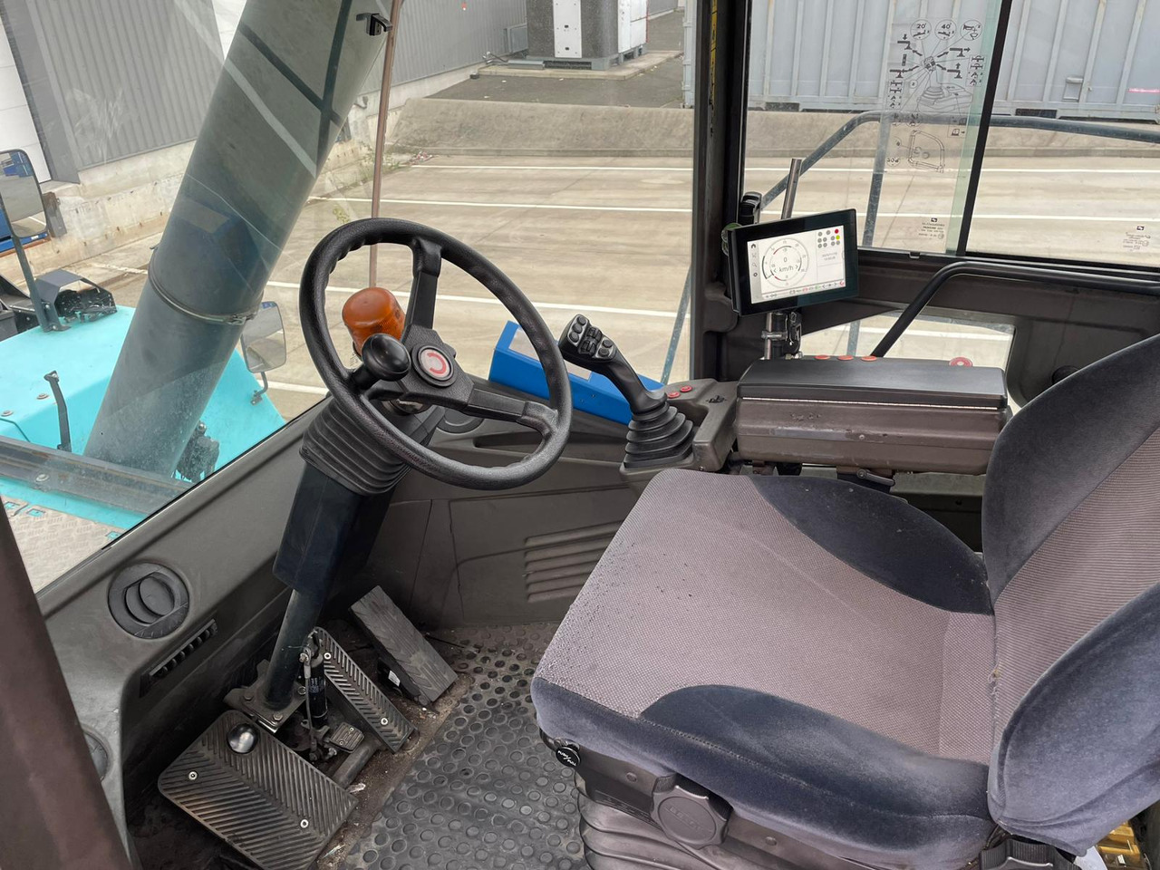 KONECRANES SMV 4123 CC5 - Reachstacker porta contentores: foto 3 KONECRANES SMV 4123 CC5 - Reachstacker porta contentores: foto 3