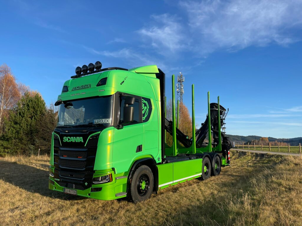 SCANIA 650 „BANDZIOR” - Camião de transporte de madeira, Camião grua: foto 2 SCANIA 650 „BANDZIOR” - Camião de transporte de madeira, Camião grua: foto 2