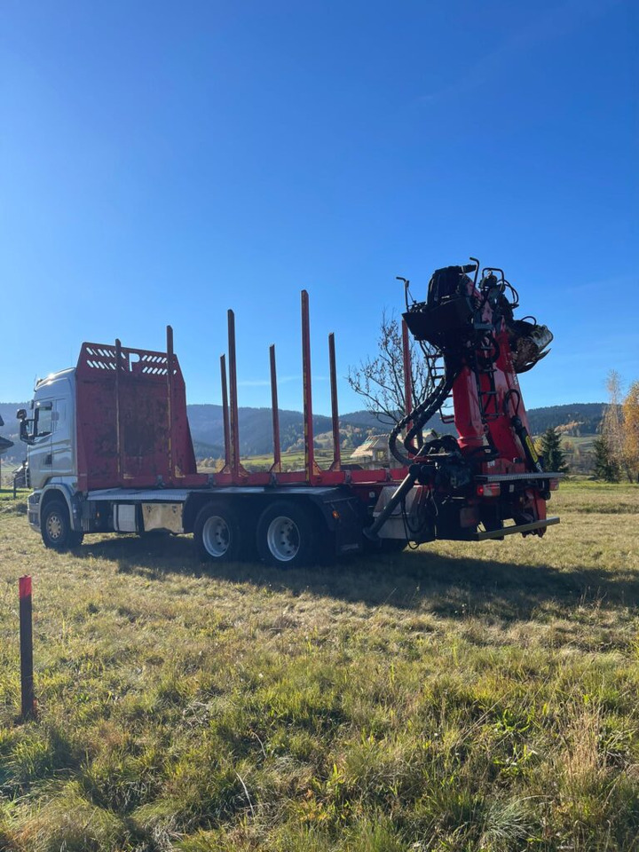 SCANIA R560 - Camião de transporte de madeira, Camião grua: foto 2 SCANIA R560 - Camião de transporte de madeira, Camião grua: foto 2