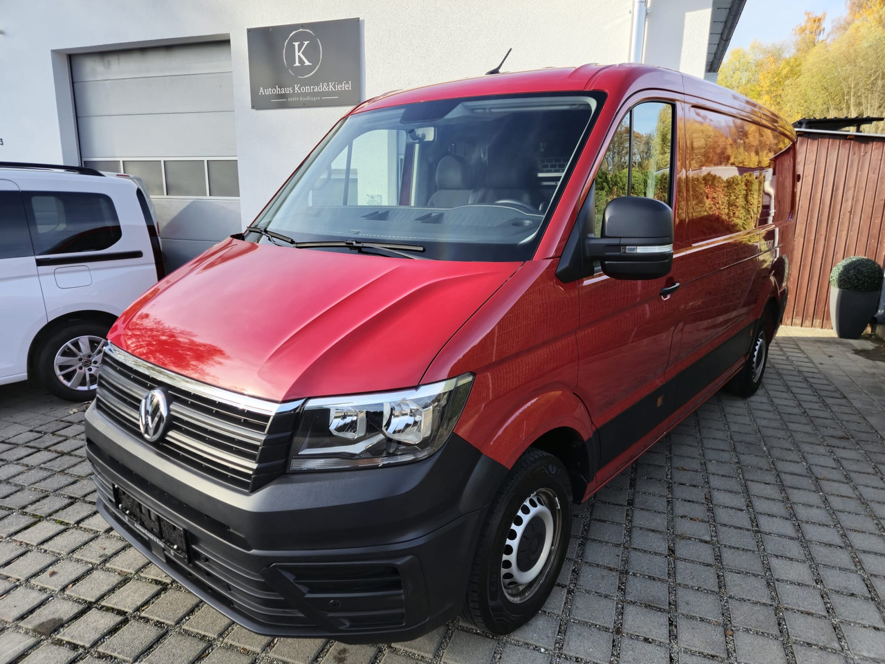 Volkswagen Crafter Kasten 35 FWD mittellang/Kamera/Navi/App - Furgão: foto 1 Volkswagen Crafter Kasten 35 FWD mittellang/Kamera/Navi/App - Furgão: foto 1