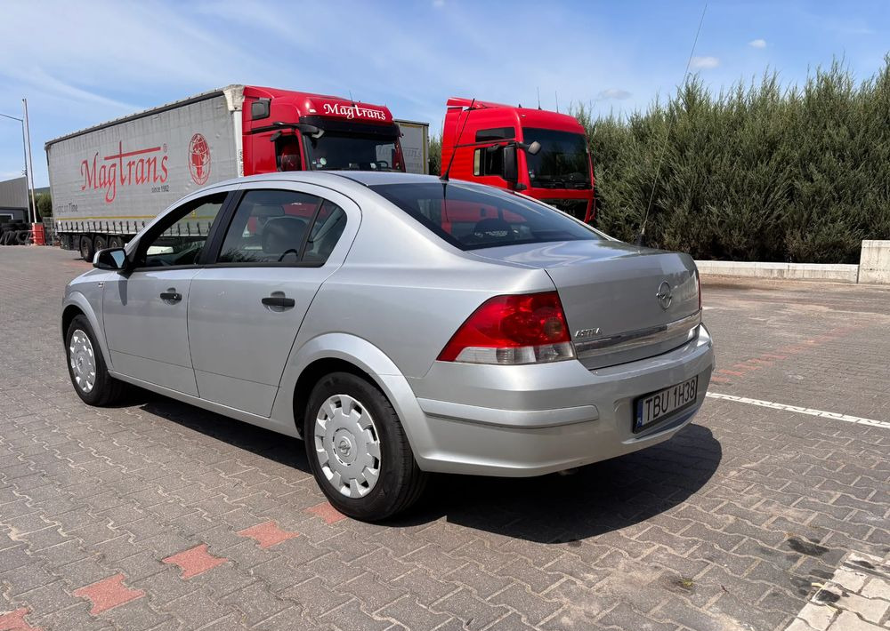 Opel Astra 1.6 Edition - Sedan: foto 5 Opel Astra 1.6 Edition - Sedan: foto 5