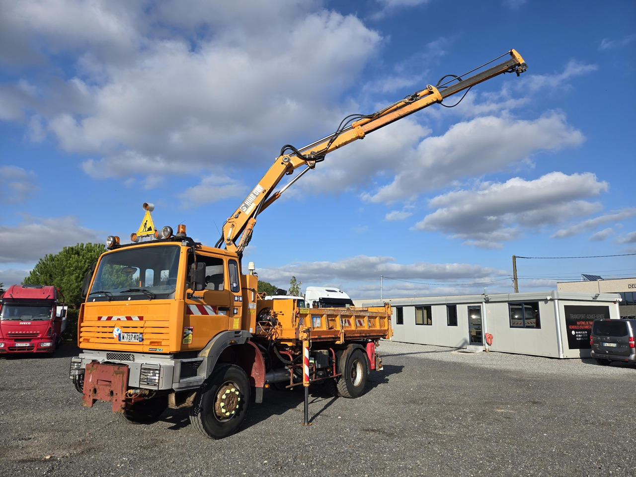 Renault G250 4x4 - Camião basculante, Camião grua: foto 1 Renault G250 4x4 - Camião basculante, Camião grua: foto 1