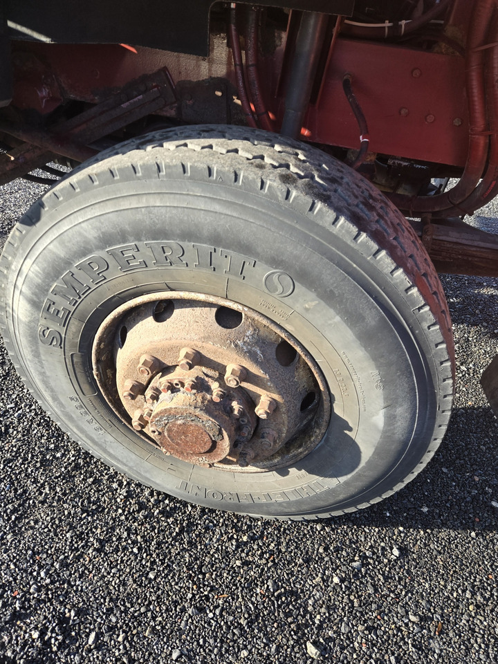 Camião basculante, Camião grua Renault G300 / 4x4: foto 7 Camião basculante, Camião grua Renault G300 / 4x4: foto 7