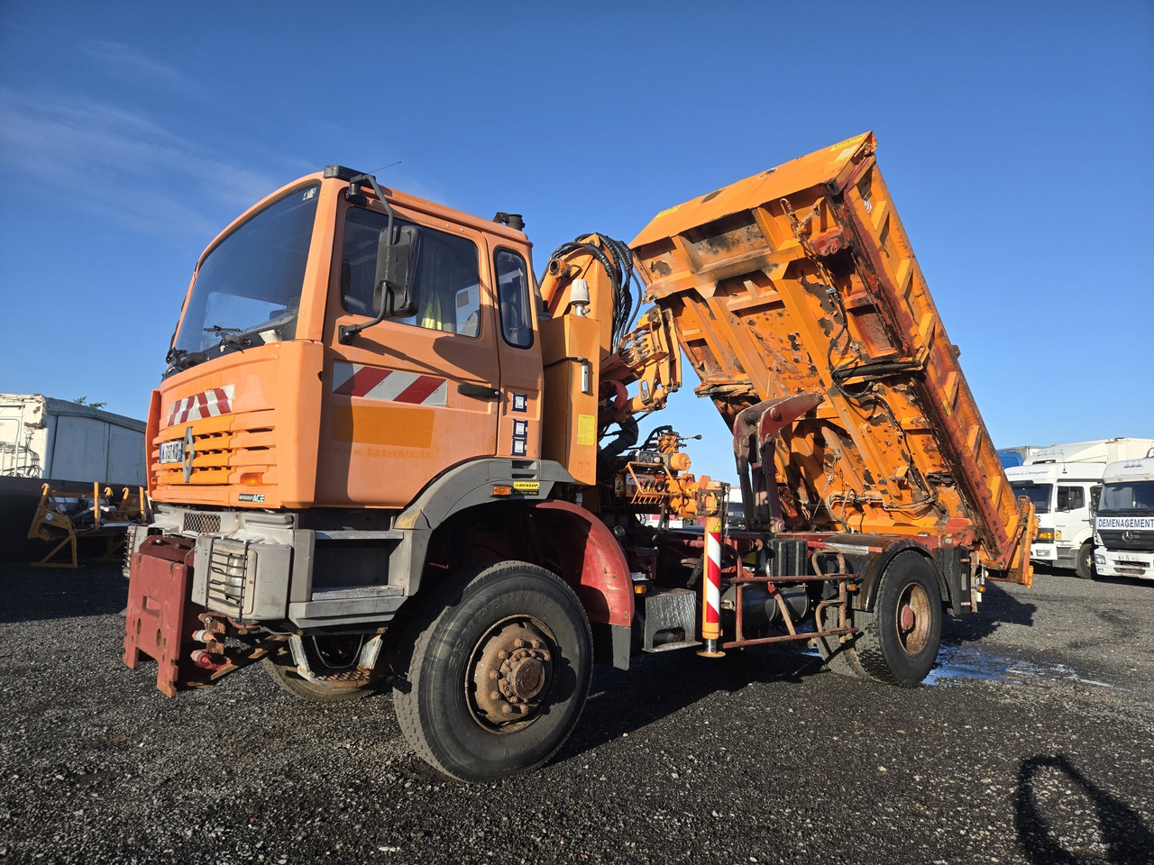 Renault G300 / 4x4 - Camião basculante, Camião grua: foto 1 Renault G300 / 4x4 - Camião basculante, Camião grua: foto 1