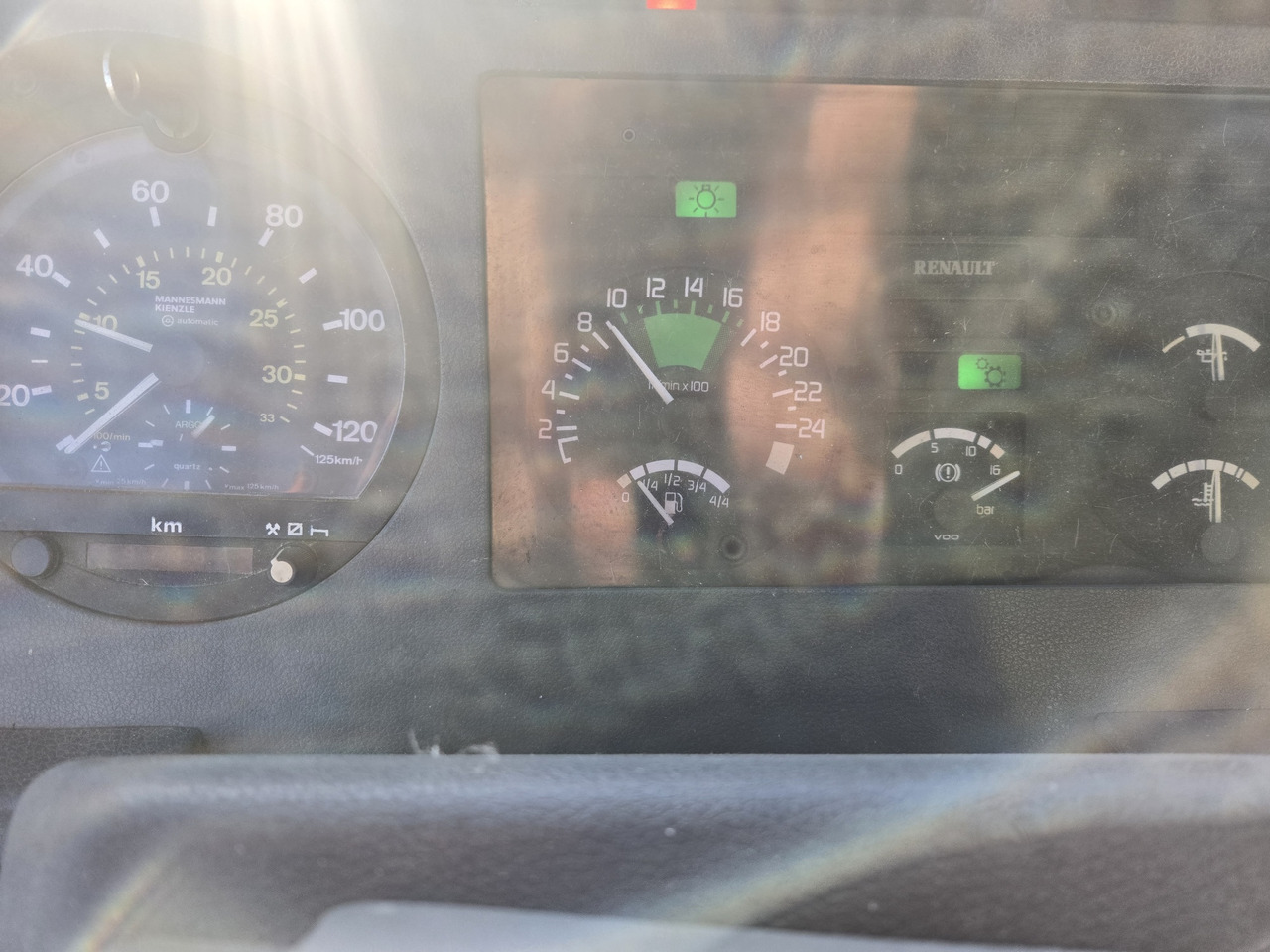 Camião basculante, Camião grua Renault G300 / 4x4: foto 12 Camião basculante, Camião grua Renault G300 / 4x4: foto 12