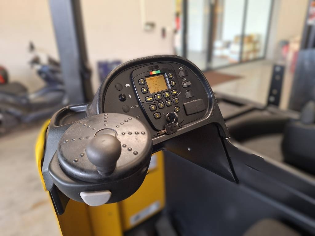 Empilhador retráctil Yale MR 14: foto 8