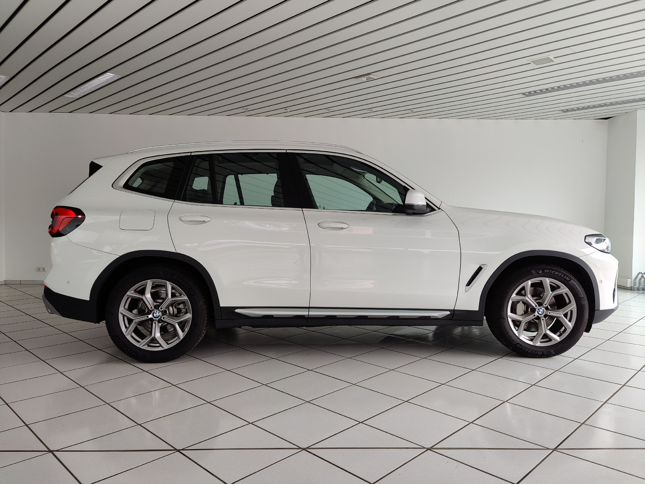 BMW X3 xDrive 30 i Live-Cockpit DAB Leder HiFi Headup - SUV: foto 5 BMW X3 xDrive 30 i Live-Cockpit DAB Leder HiFi Headup - SUV: foto 5