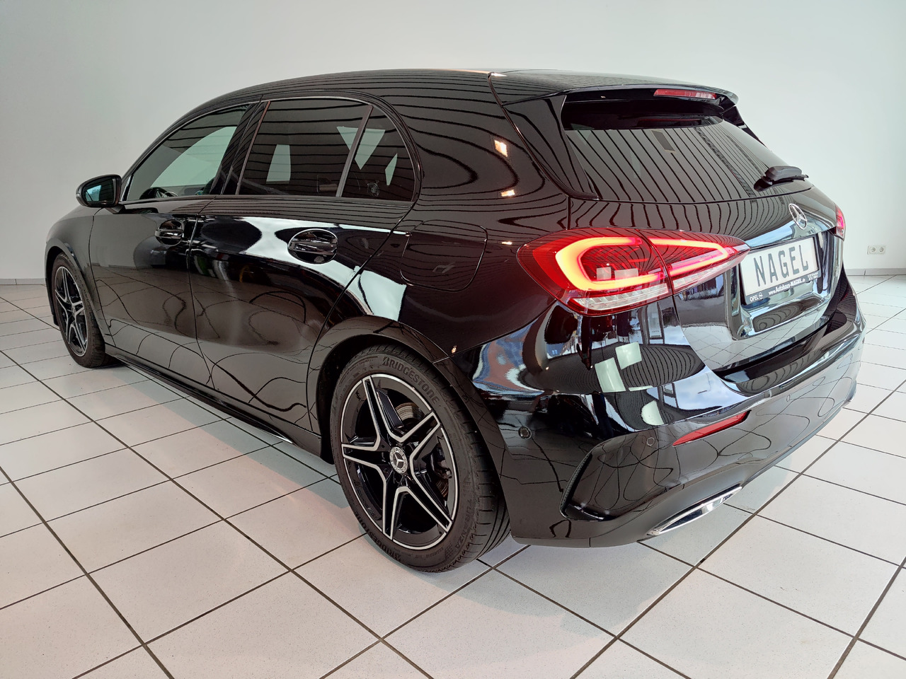 Mercedes-Benz A 220 d Navi LED Park RüKam AHK - Sedan: foto 3 Mercedes-Benz A 220 d Navi LED Park RüKam AHK - Sedan: foto 3