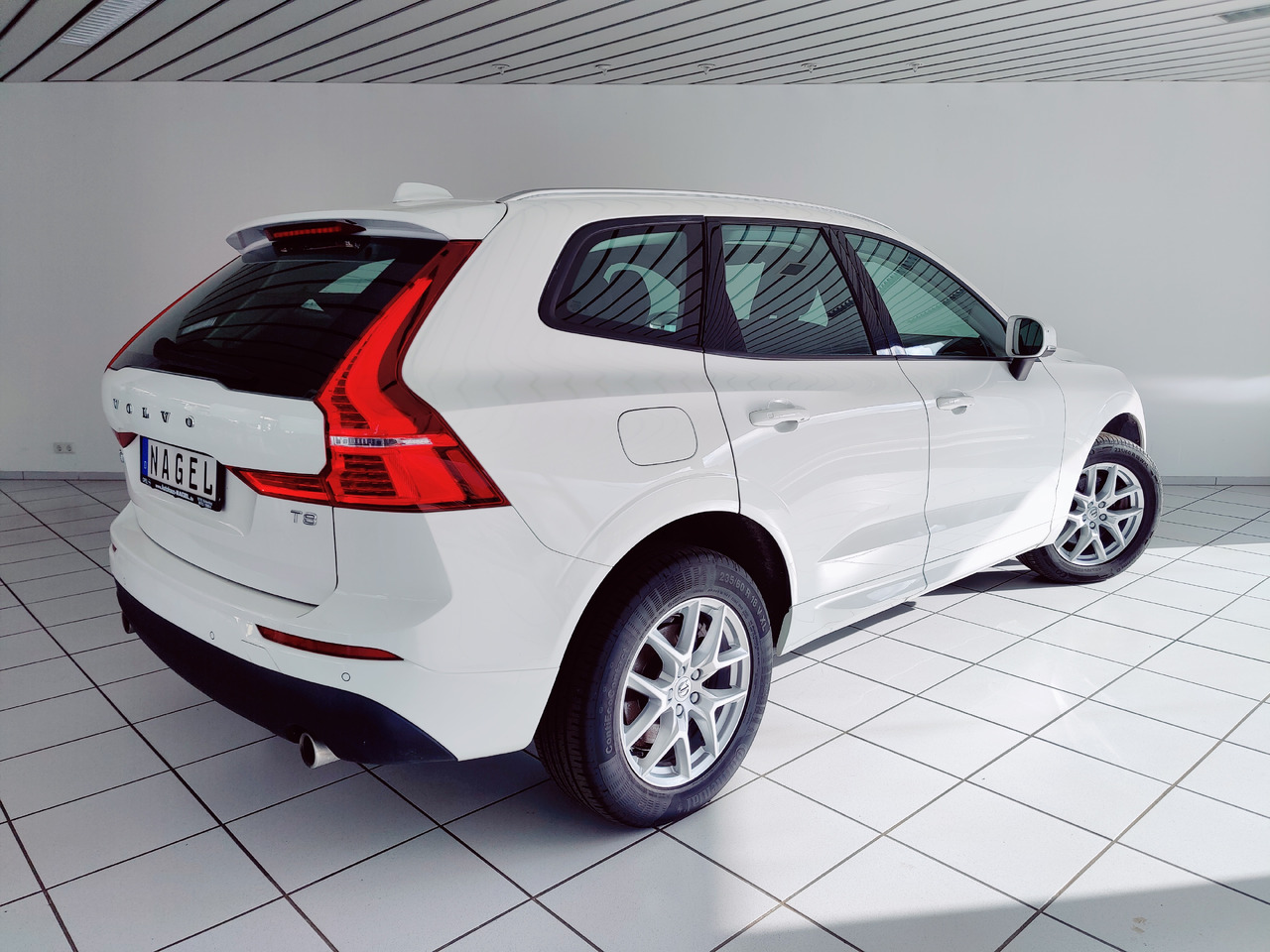 Volvo XC60 t8 twin engine Momentum Plug-In Hybrid AWD AHK Leder Navi - SUV: foto 4 Volvo XC60 t8 twin engine Momentum Plug-In Hybrid AWD AHK Leder Navi - SUV: foto 4
