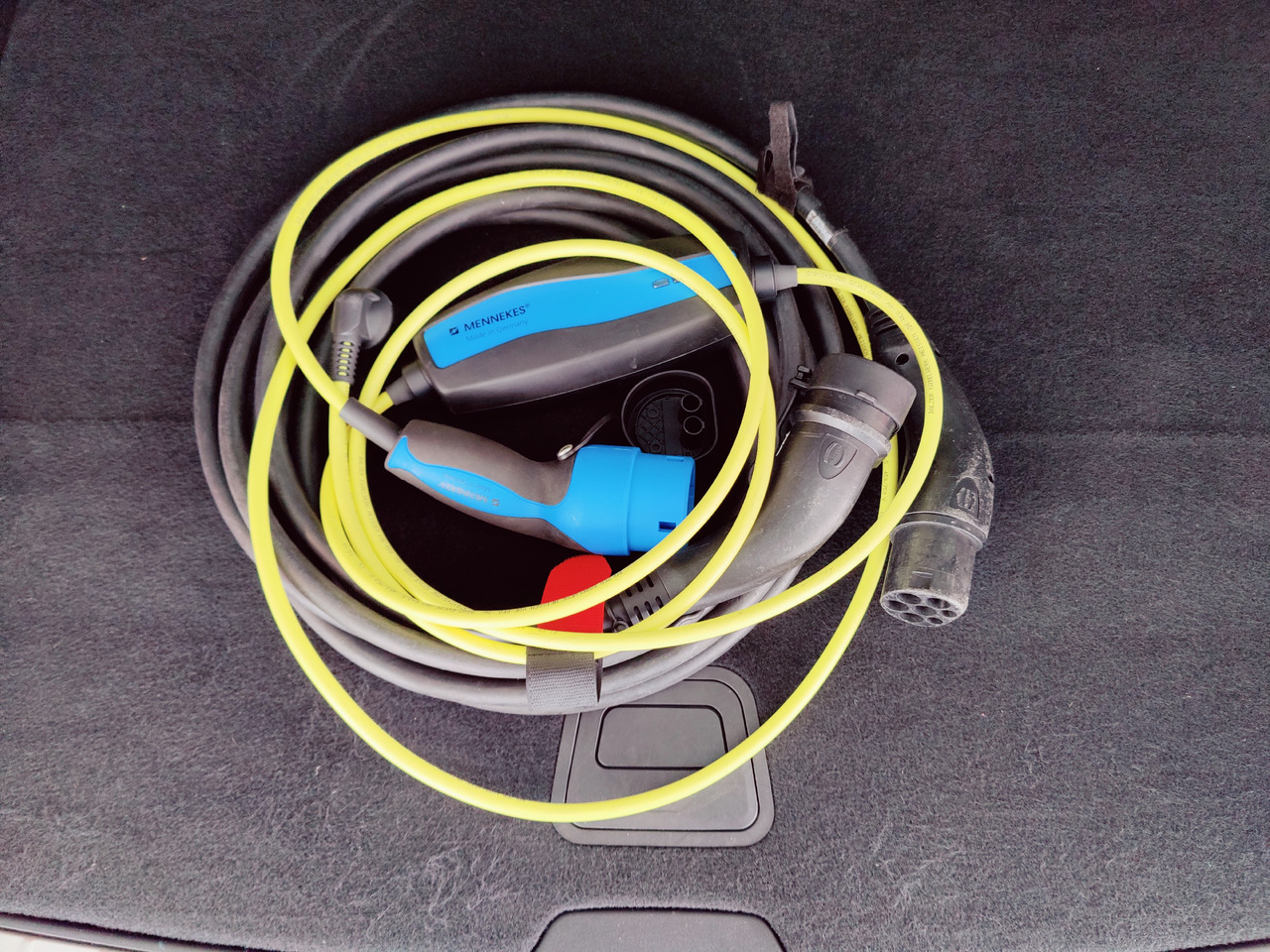 SUV Volvo XC60 t8 twin engine Momentum Plug-In Hybrid AWD AHK Leder Navi: foto 14 SUV Volvo XC60 t8 twin engine Momentum Plug-In Hybrid AWD AHK Leder Navi: foto 14