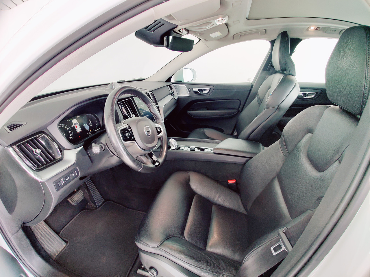 SUV Volvo XC60 t8 twin engine Momentum Plug-In Hybrid AWD AHK Leder Navi: foto 10 SUV Volvo XC60 t8 twin engine Momentum Plug-In Hybrid AWD AHK Leder Navi: foto 10