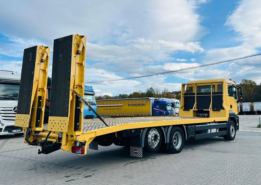 MAN TGS / 6x2/ LAWETA / PLATFORMA / NAJAZDY HYDRAULICZNE / WYCIĄGARKA / oś skrętna i podnoszona - Caminhão reboque: foto 3 MAN TGS / 6x2/ LAWETA / PLATFORMA / NAJAZDY HYDRAULICZNE / WYCIĄGARKA / oś skrętna i podnoszona - Caminhão reboque: foto 3