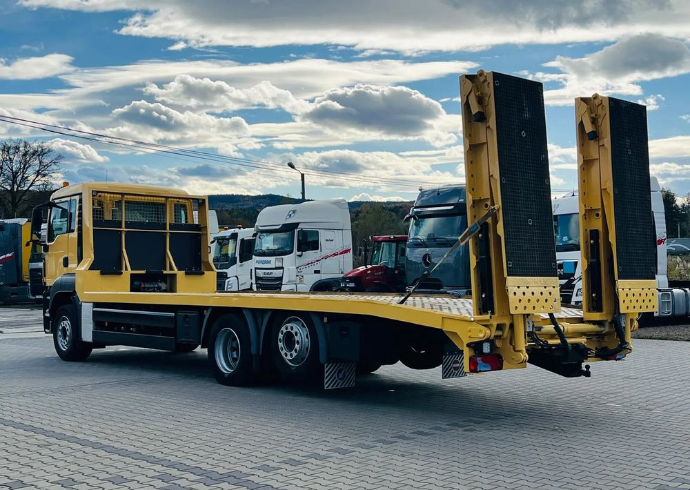 MAN TGS / 6x2/ LAWETA / PLATFORMA / NAJAZDY HYDRAULICZNE / WYCIĄGARKA / oś skrętna i podnoszona - Caminhão reboque: foto 4 MAN TGS / 6x2/ LAWETA / PLATFORMA / NAJAZDY HYDRAULICZNE / WYCIĄGARKA / oś skrętna i podnoszona - Caminhão reboque: foto 4