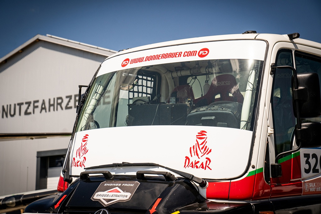 Unimog U400 ex Paris Dakar, Ralley Unimog , mit FIA Wagenpass - Camião: foto 5 Unimog U400 ex Paris Dakar, Ralley Unimog , mit FIA Wagenpass - Camião: foto 5