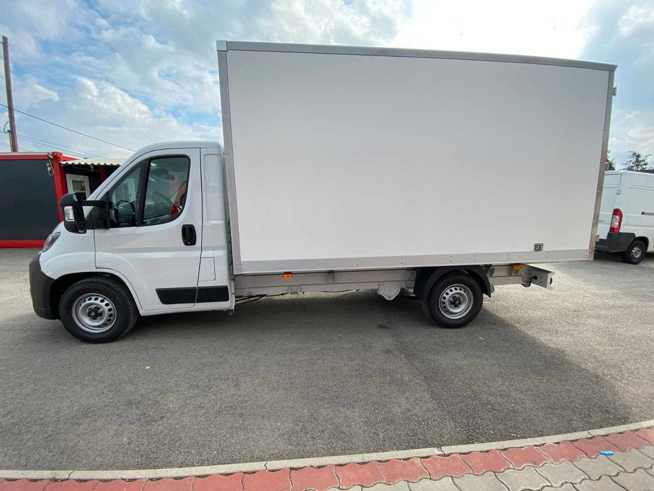 Fiat Ducato KOFFER - Carrinha de contentor: foto 3 Fiat Ducato KOFFER - Carrinha de contentor: foto 3