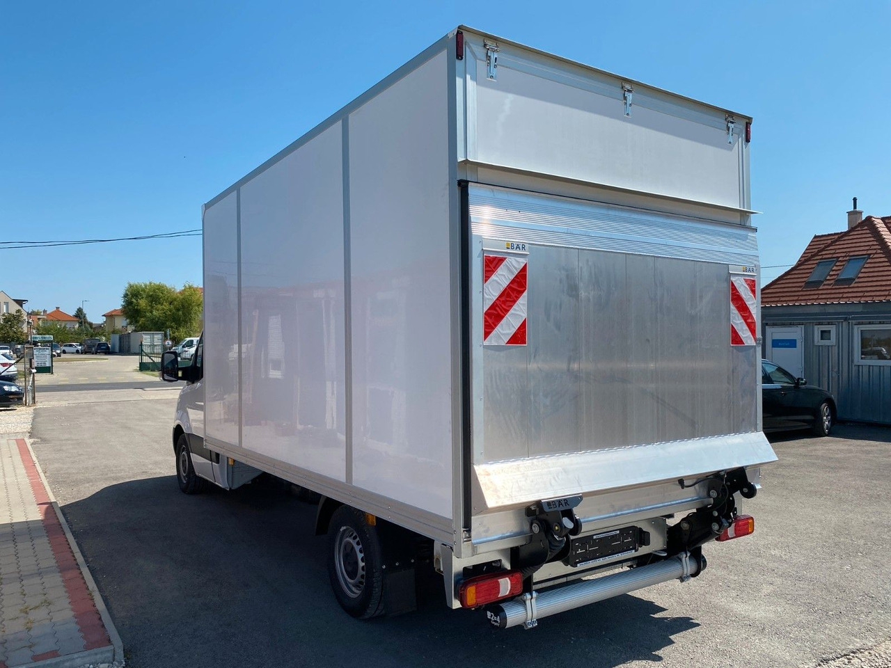 Mercedes-Benz Sprinter 317 Koffer+LBW - Carrinha de contentor: foto 4 Mercedes-Benz Sprinter 317 Koffer+LBW - Carrinha de contentor: foto 4