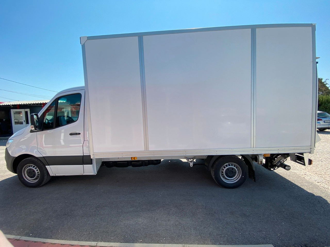 Mercedes-Benz Sprinter 317 Koffer+LBW - Carrinha de contentor: foto 3 Mercedes-Benz Sprinter 317 Koffer+LBW - Carrinha de contentor: foto 3