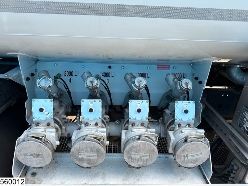 Iveco Eurocargo 190EL28 EURO 5, FUEL, 13390 liter, 4 Comp, Magyar - Camião cisterna: foto 5 Iveco Eurocargo 190EL28 EURO 5, FUEL, 13390 liter, 4 Comp, Magyar - Camião cisterna: foto 5