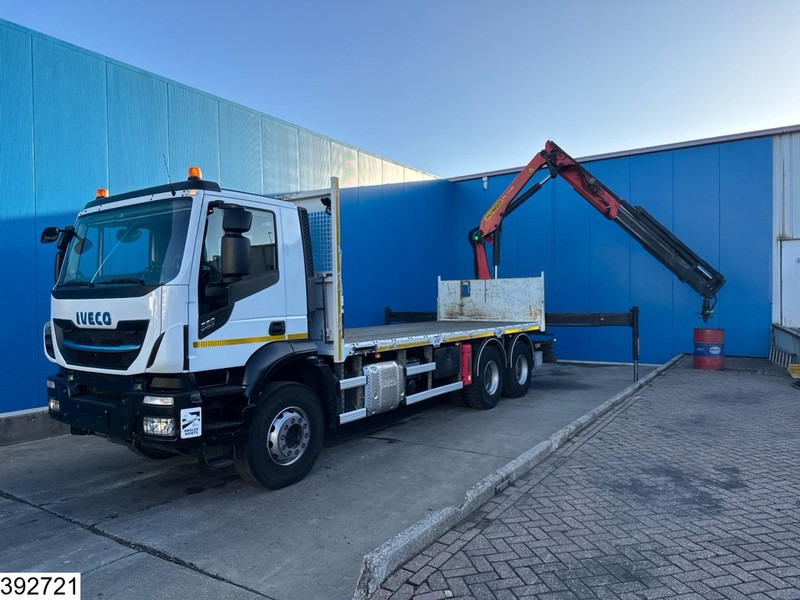Iveco Trakker 360 6x4, EURO 6, Palfinger, Remote - Camião de caixa aberta/ Plataforma, Camião grua: foto 3 Iveco Trakker 360 6x4, EURO 6, Palfinger, Remote - Camião de caixa aberta/ Plataforma, Camião grua: foto 3